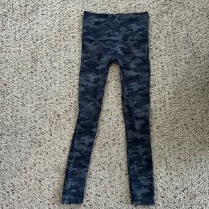Like new, SPANX Look at Me Now Seamless Leggings